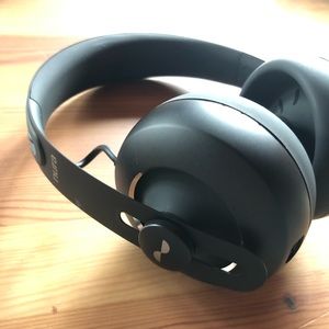 Nura headphones
